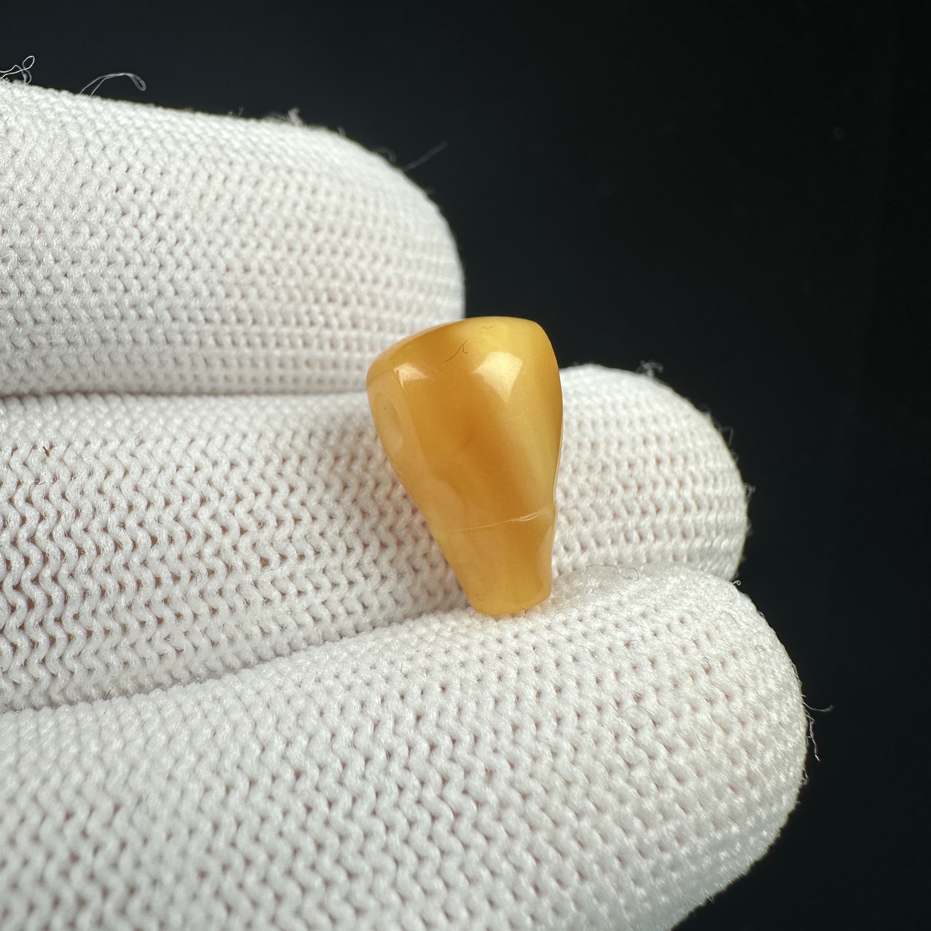 J6697天然原矿蜜蜡 老蜡妖花三通 9*15mm 150克价