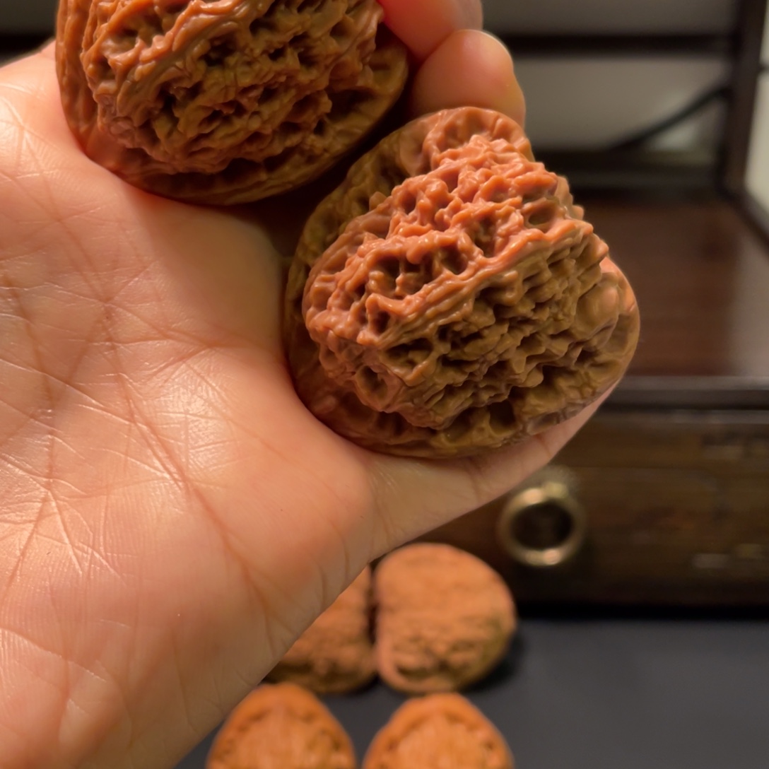 ****文玩核桃吊坠拉丝纹三角