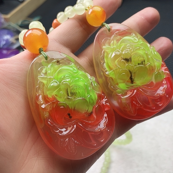 琥珀颈饰未镶嵌嗷嗷