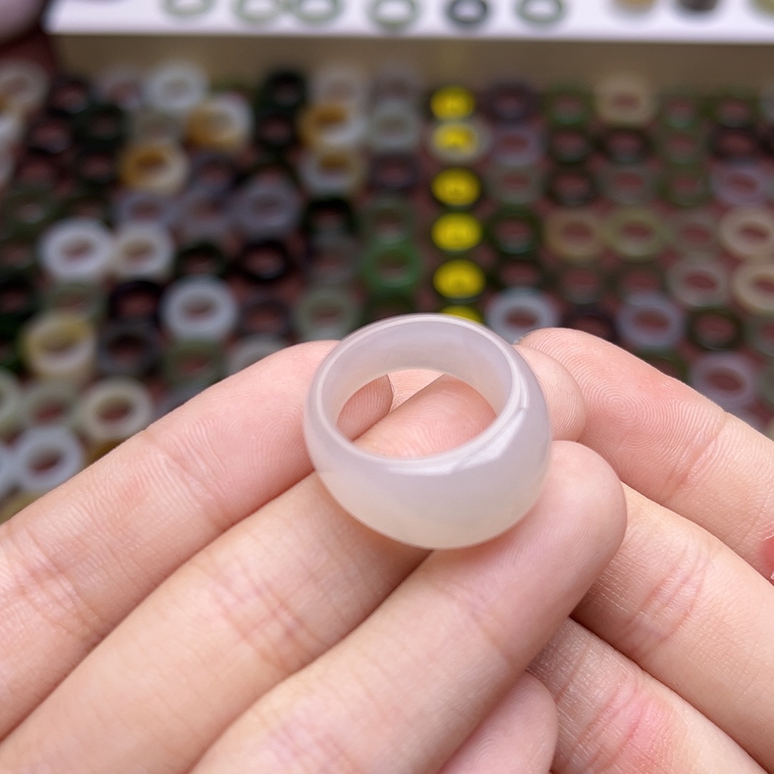 和田玉未镶嵌戒指17内径 藕粉馒头