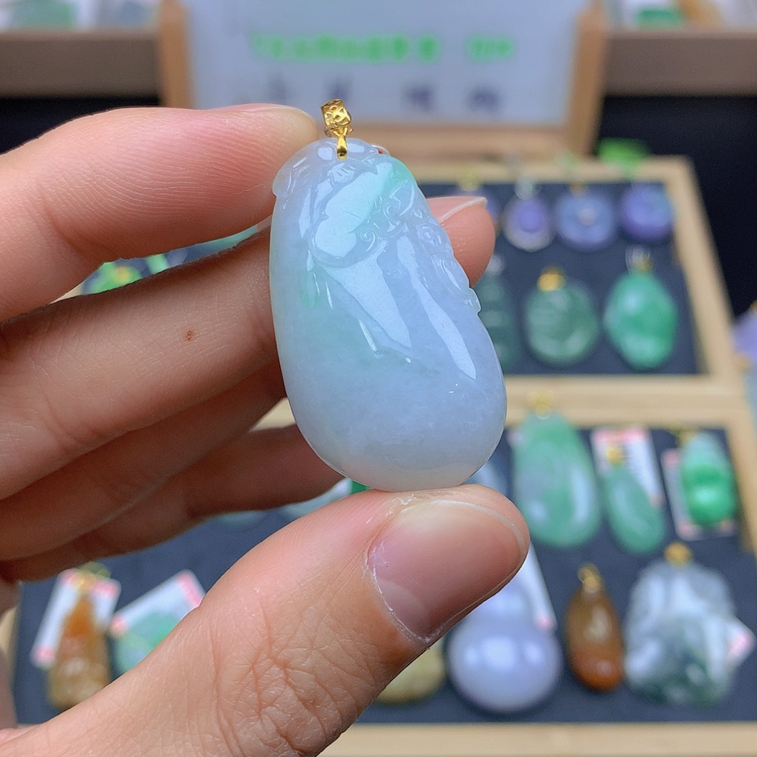 翡翠颈饰18K金镶嵌翡翠