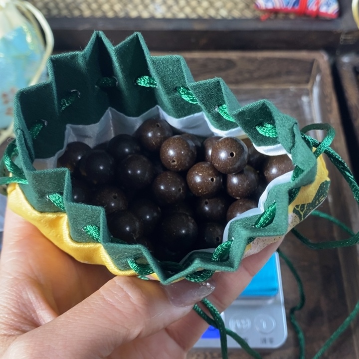 泥塑卫鹅梨帐中香1.2瑕疵珠香包半