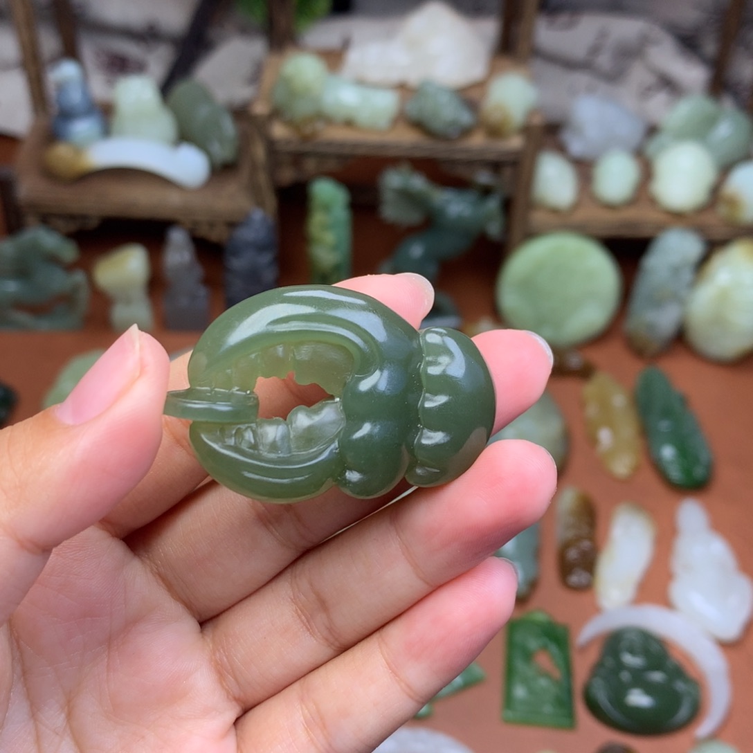 和田玉未镶嵌挂件