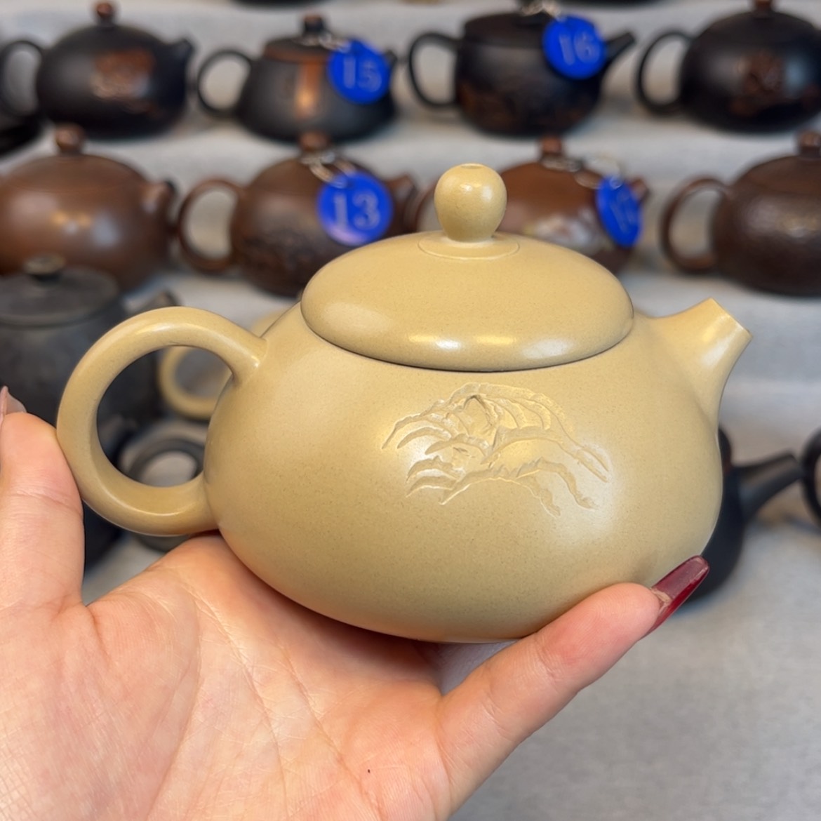 【闪购商品】白泥 微瑕 容量 210c c