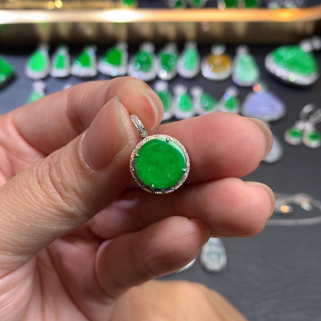 翡翠吊坠(不含链)18K金镶嵌