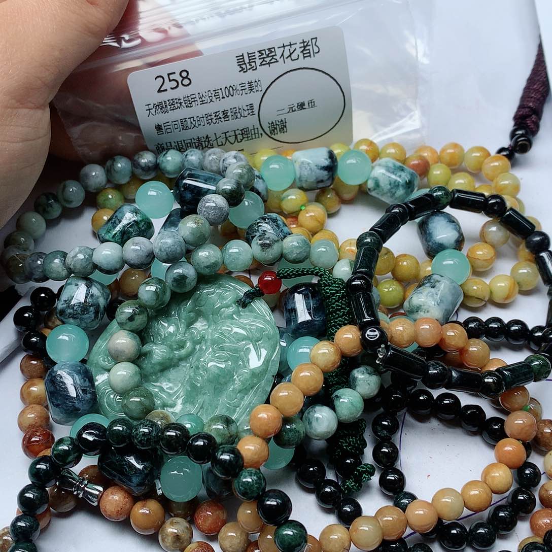 翡翠颈饰未镶嵌翡翠