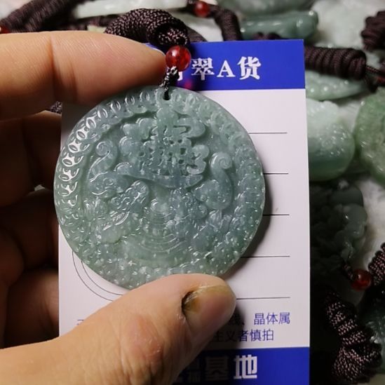 翡翠未镶嵌颈饰挂件