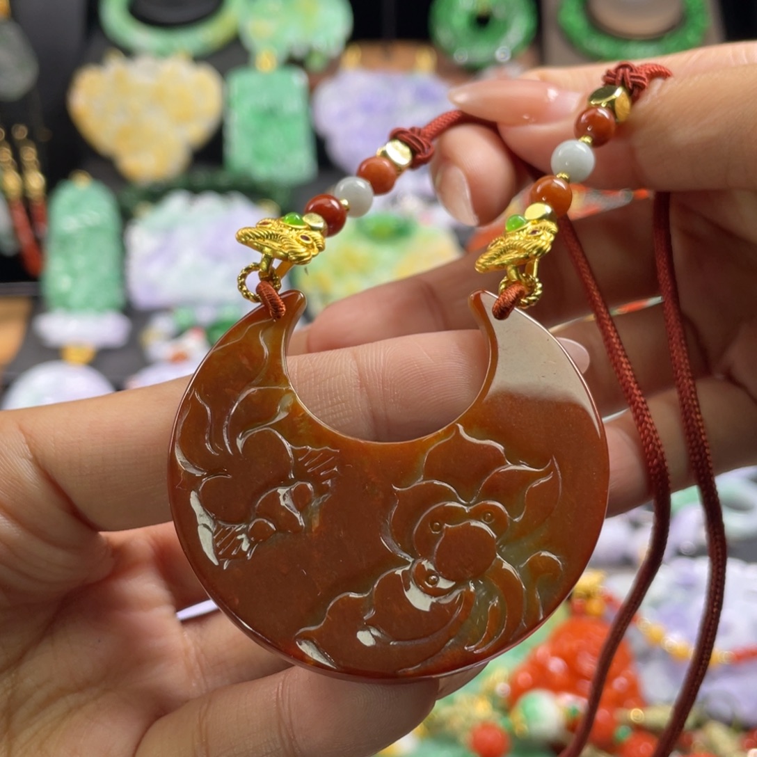 翡翠未镶嵌颈饰待编织