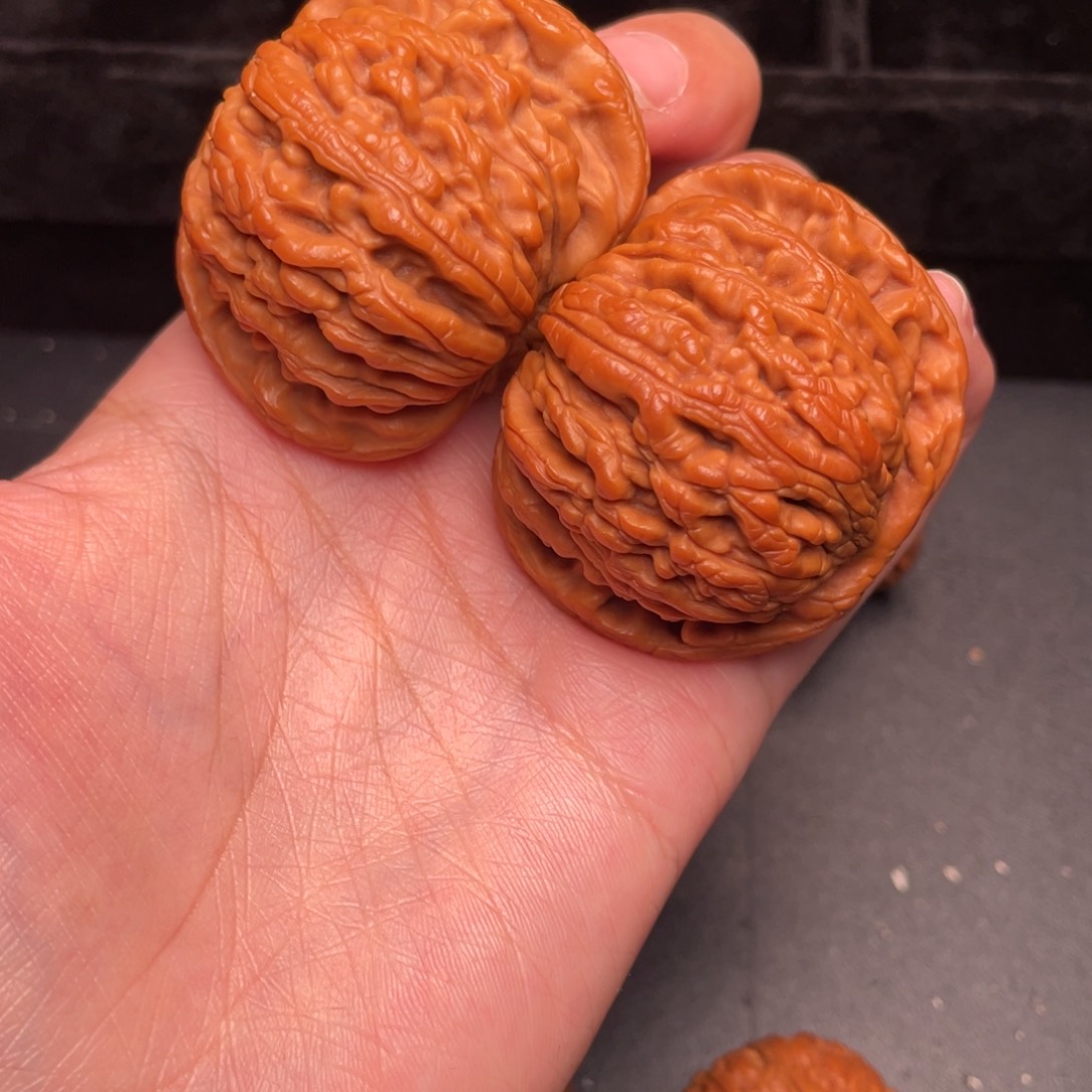 文玩核桃把件秦岭野生文玩核桃