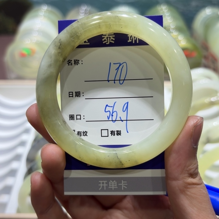 未镶嵌岫玉手镯天然