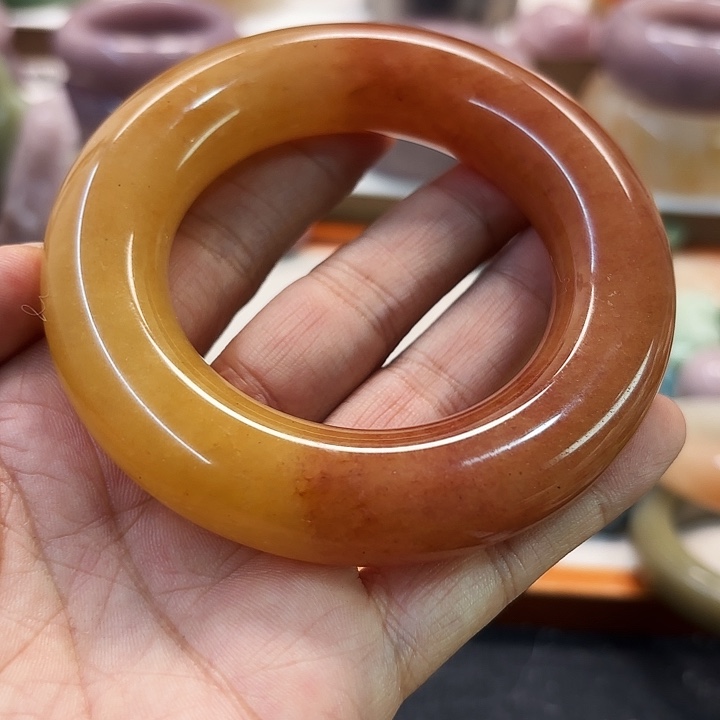 雪***0石英岩玉未镶嵌手镯