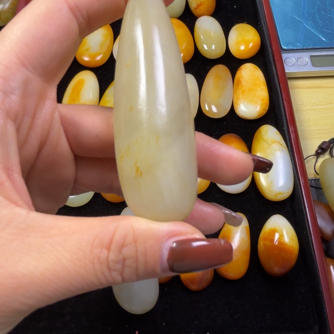 旭***睿和田玉未镶嵌颈饰