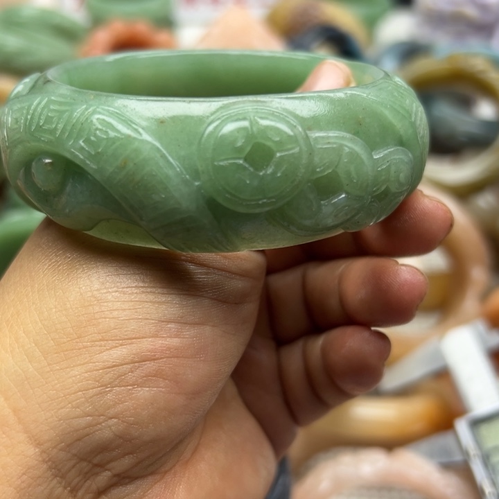 未镶嵌手镯石英岩玉怎****?