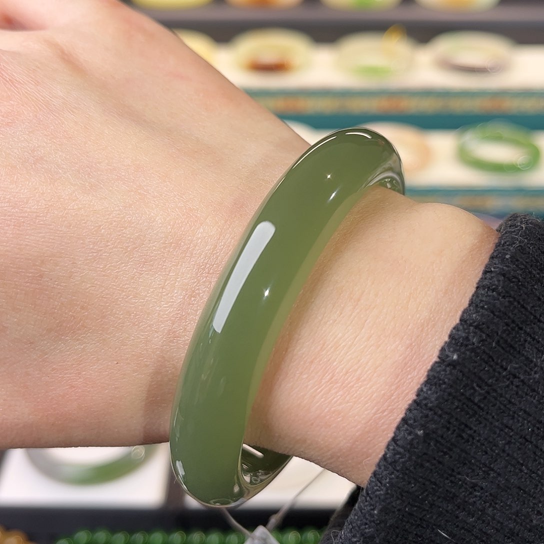 和田玉手镯未镶嵌高冰湖水绿贵妃