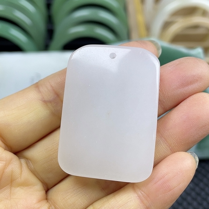 石英质玉（金丝玉）未镶嵌颈饰