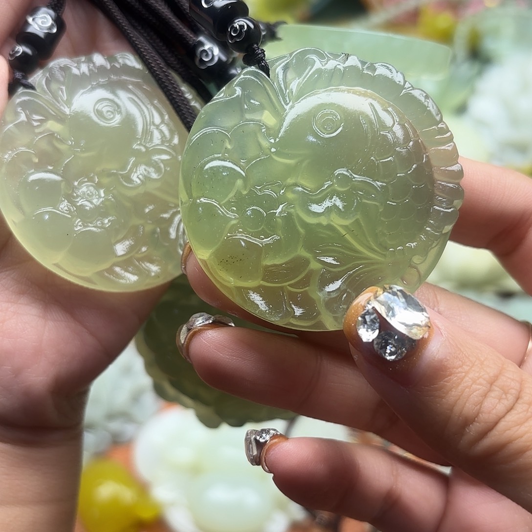 蛇纹石玉未镶嵌吊坠