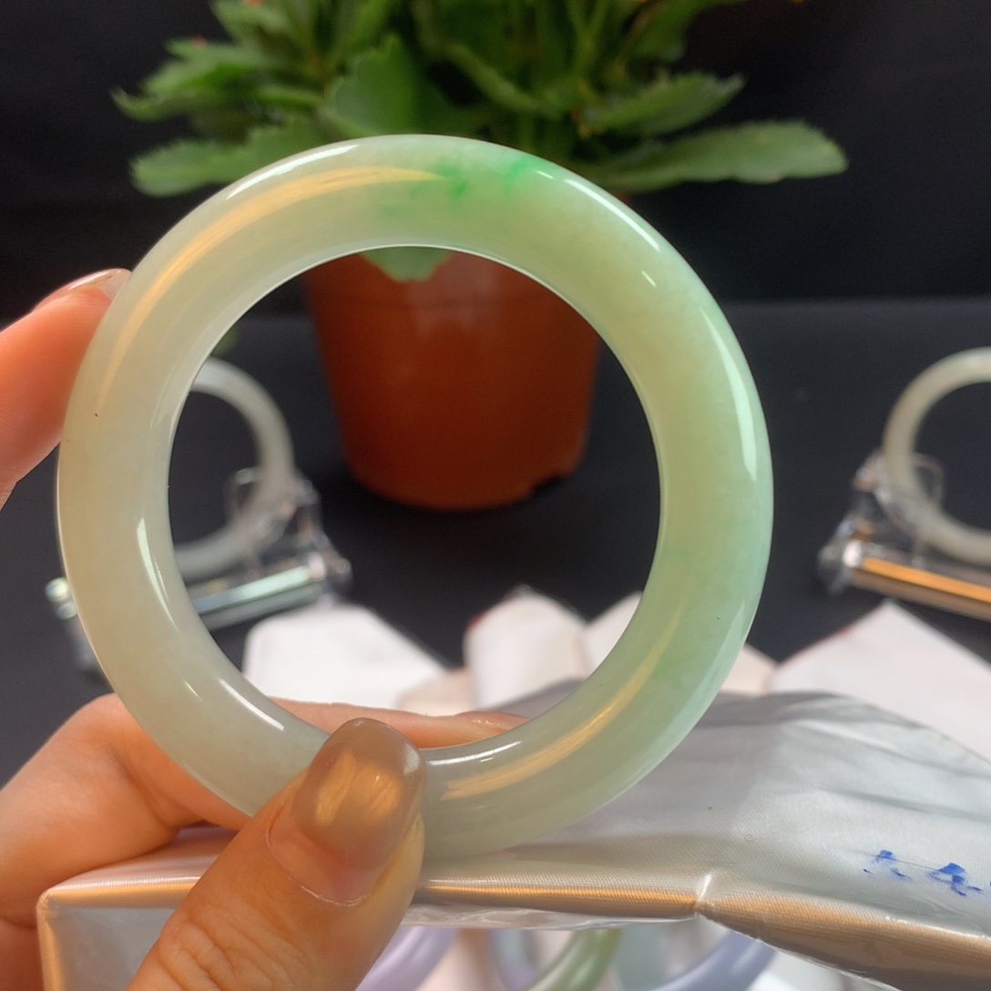 翡翠未镶嵌手镯57