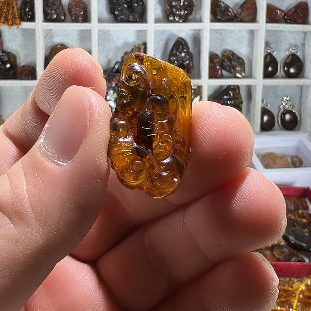 琥珀未镶嵌裸石抚顺琥珀雕刻如意