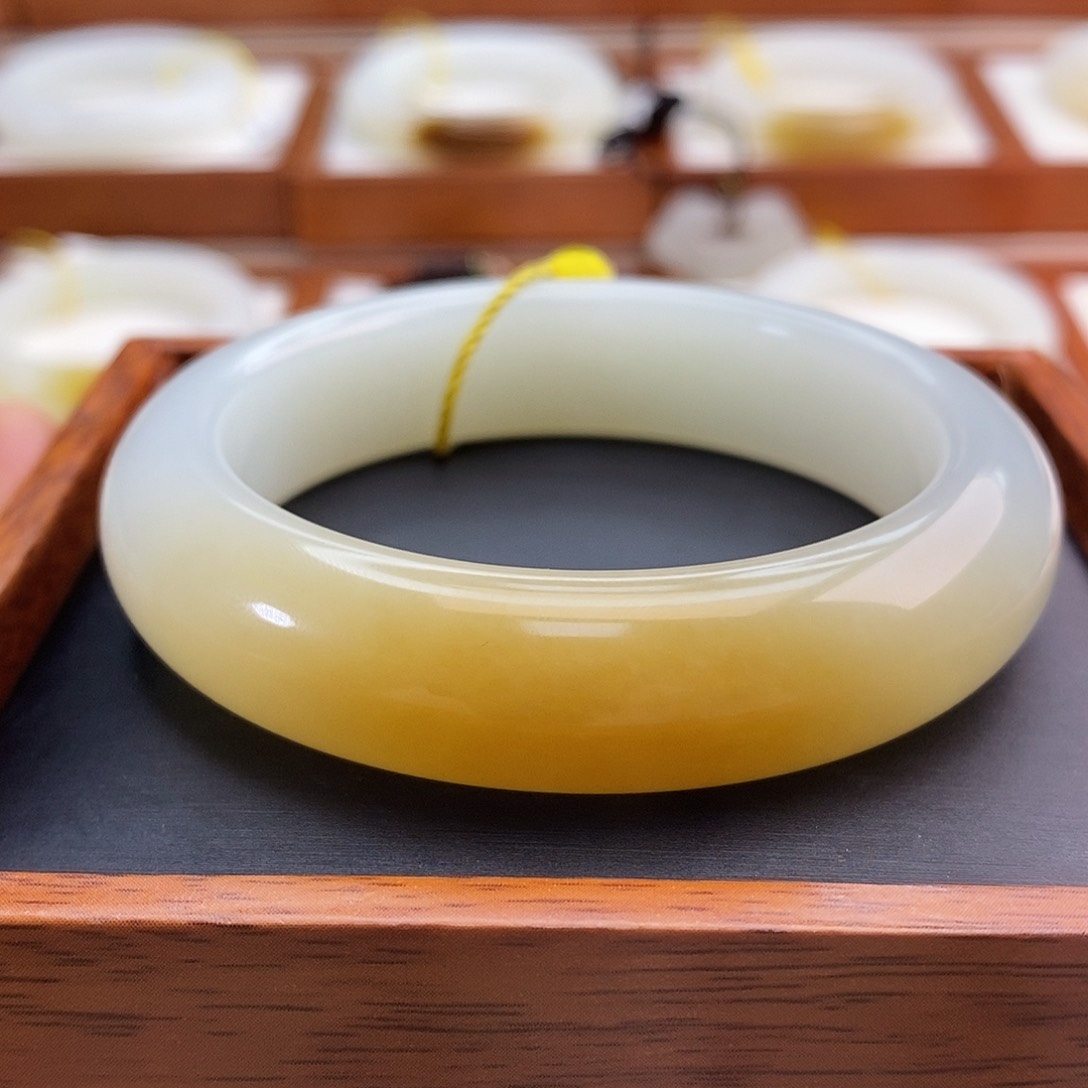 和田玉（糖玉）手镯未镶嵌