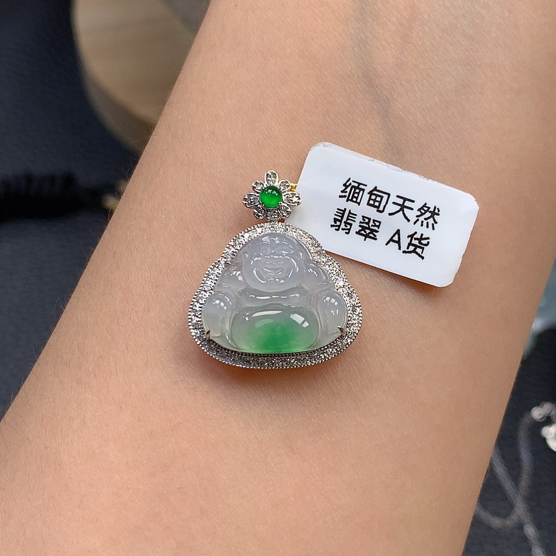 翡翠18K金镶嵌颈饰翡翠