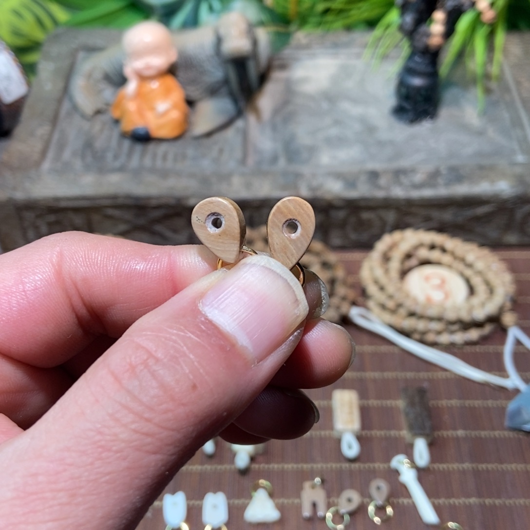 维***娜吊坠柏香籽/百香籽