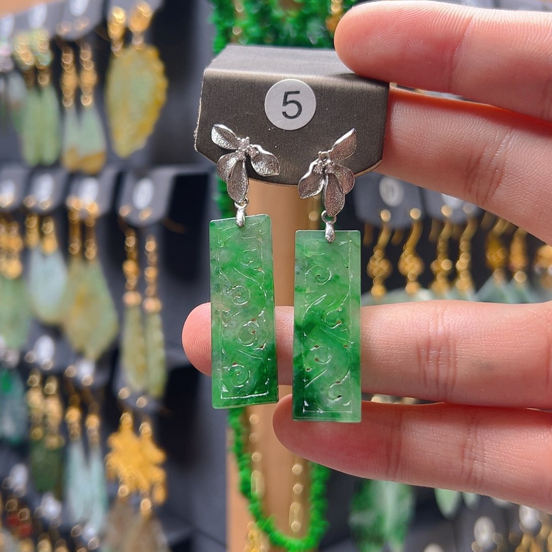 未镶嵌翡翠耳饰翡翠