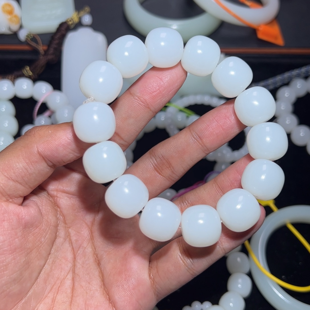 N***Q和田玉未镶嵌手链