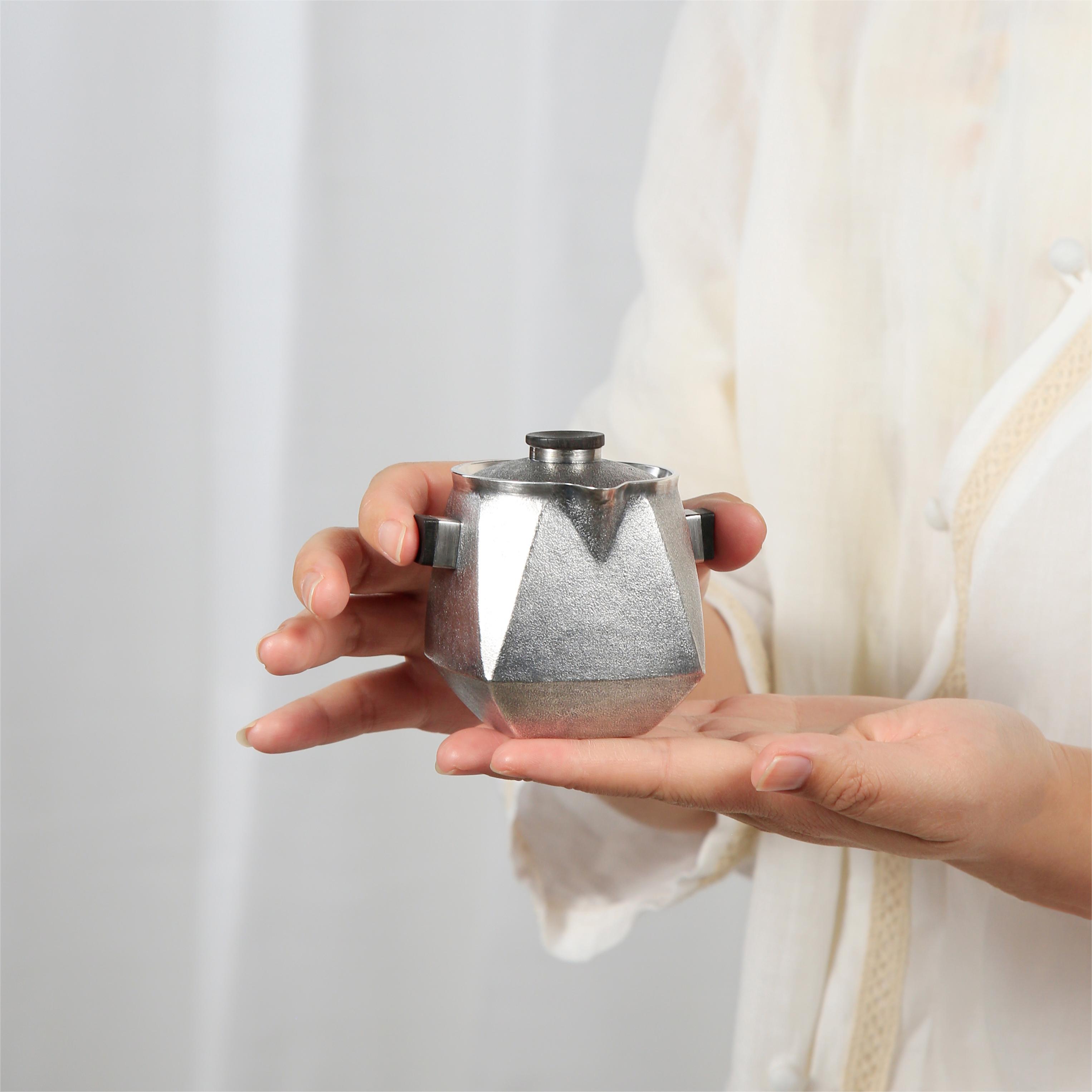 天圆地方三角嘴双耳手抓壶足银999茶壶纯手工带滤网有证书