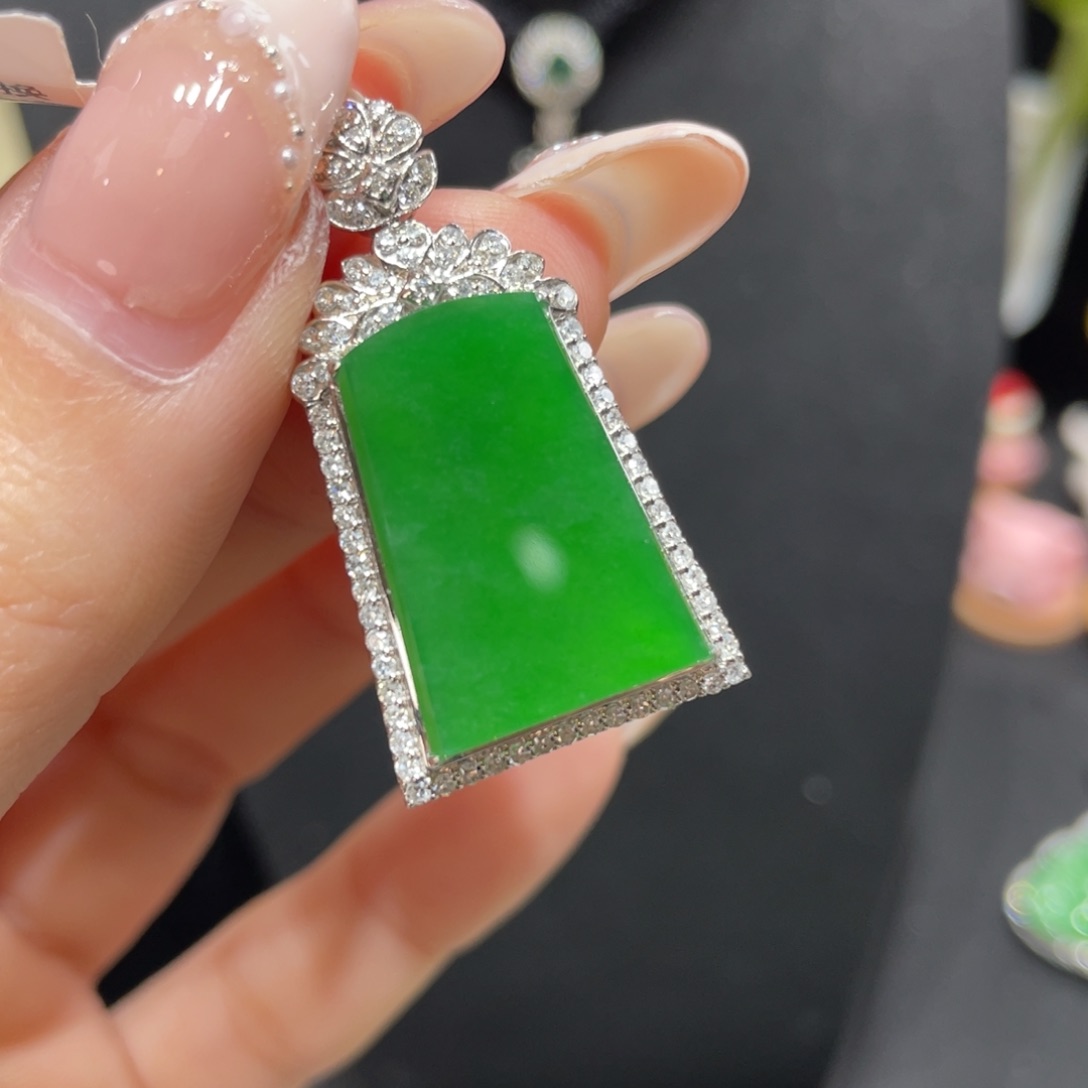 翡翠颈饰18K金镶嵌天然缅甸翡翠a货