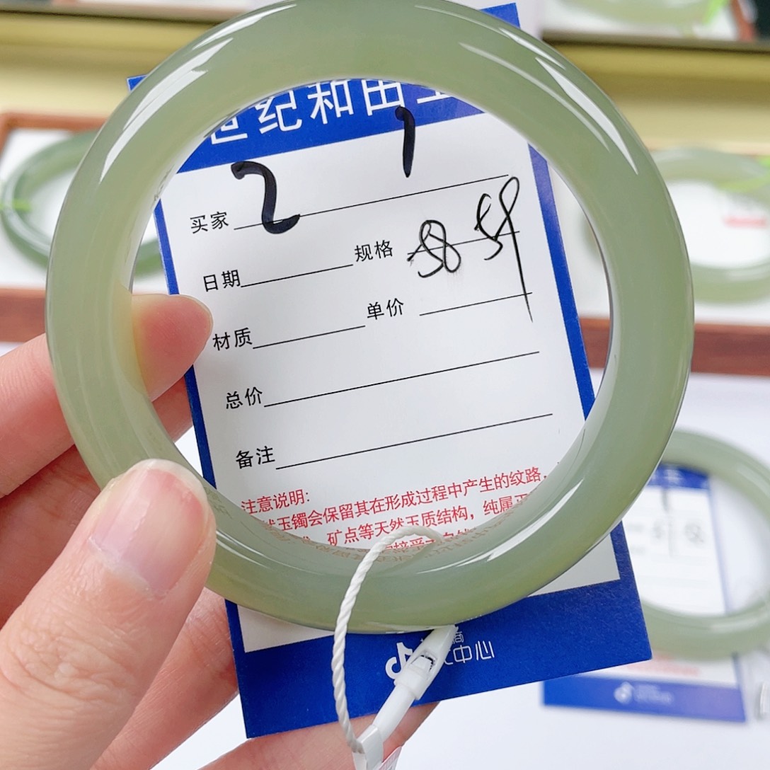 和田玉手镯未镶嵌