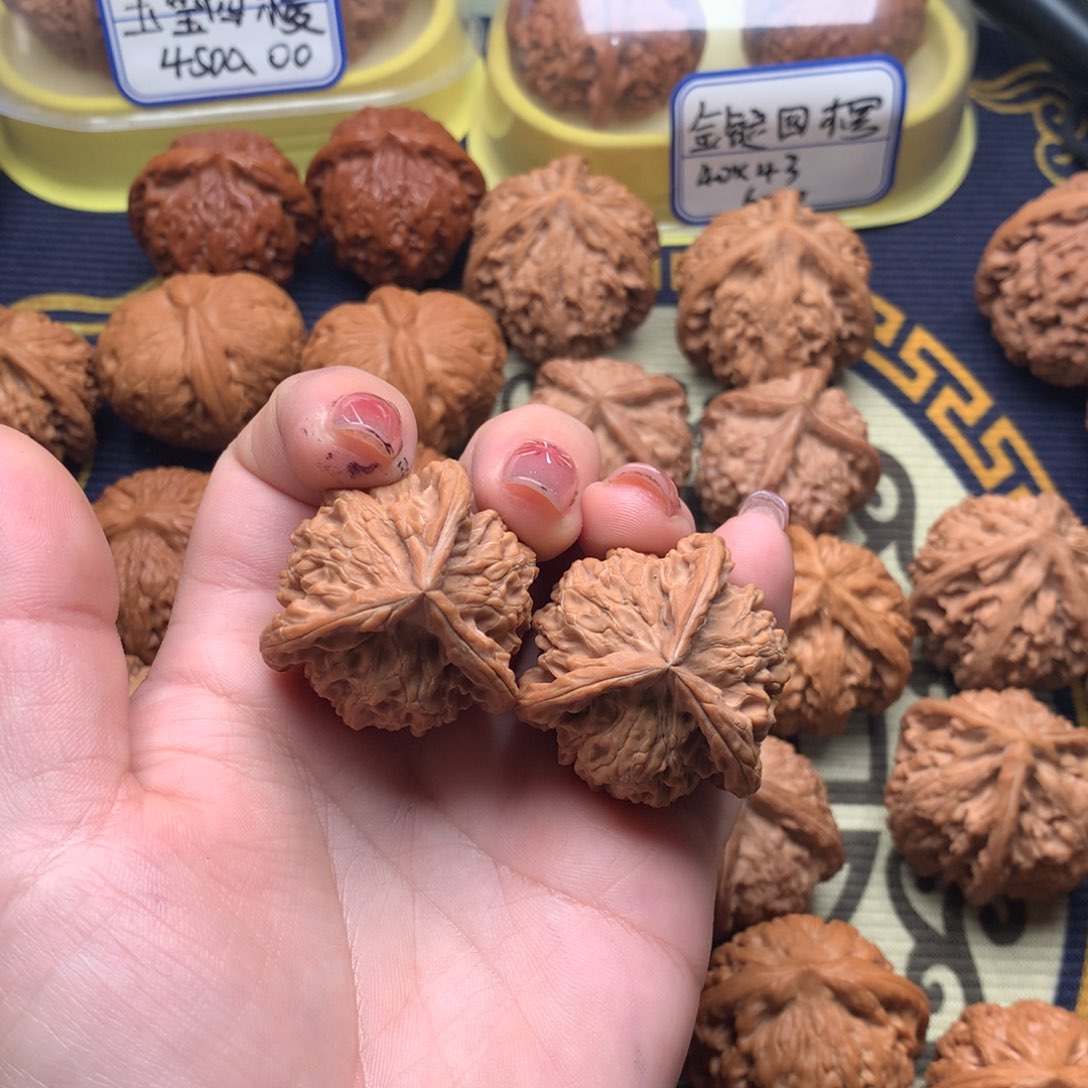 文玩核桃吊坠W****.盘山