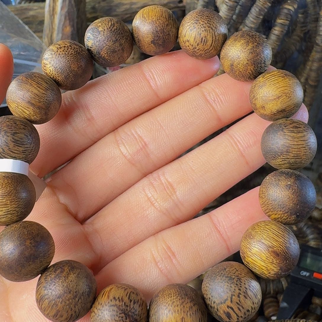 沉香手串1:3圆珠15克圆珠