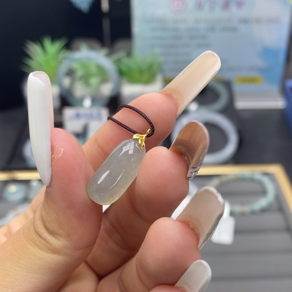 【闪购商品】颈饰18K金镶嵌翡翠