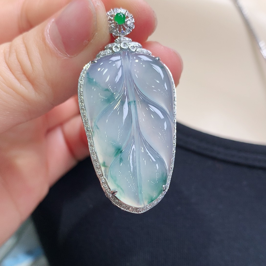 翡翠颈饰18K金镶嵌叶子