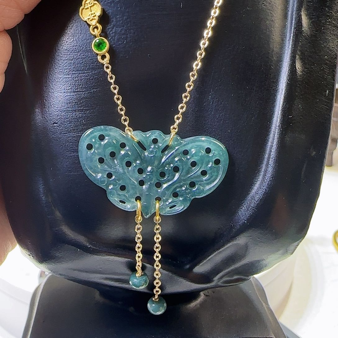 翡翠耳饰未镶嵌天然翡翠