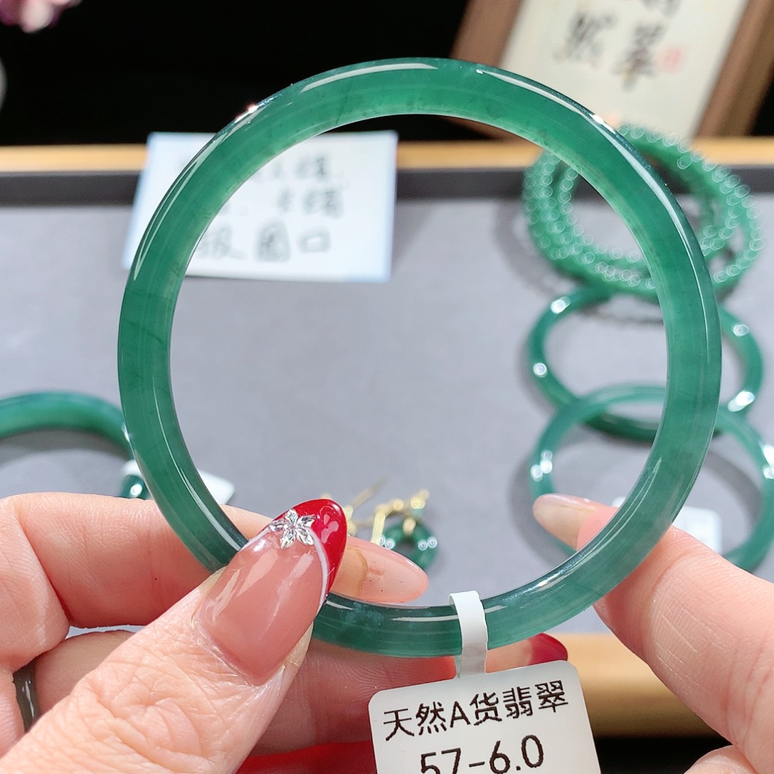 翡翠手镯（圆镯）未镶嵌