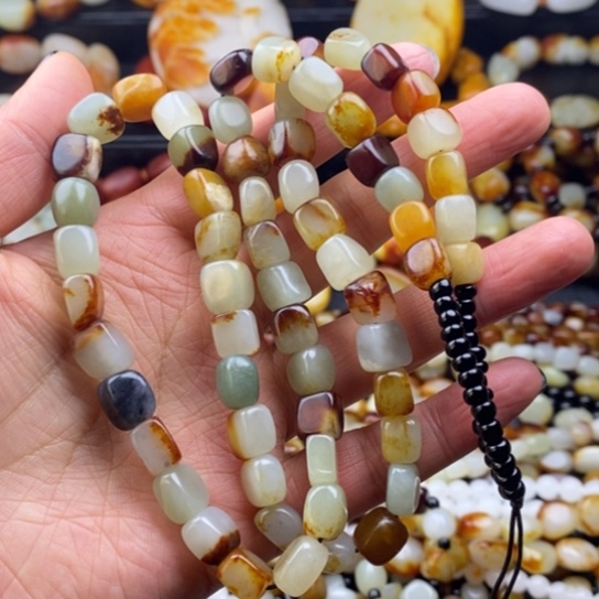 和田玉颈饰未镶嵌