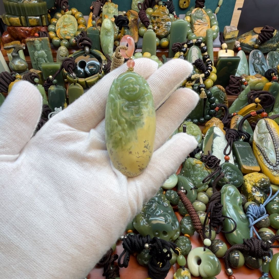 岫岩河磨玉（透闪石质玉）未镶嵌颈饰