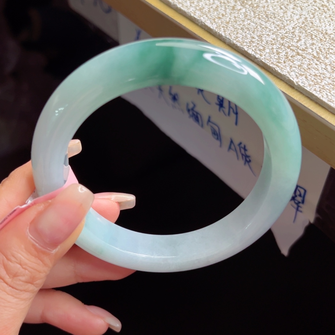 未镶嵌手镯翡翠手镯