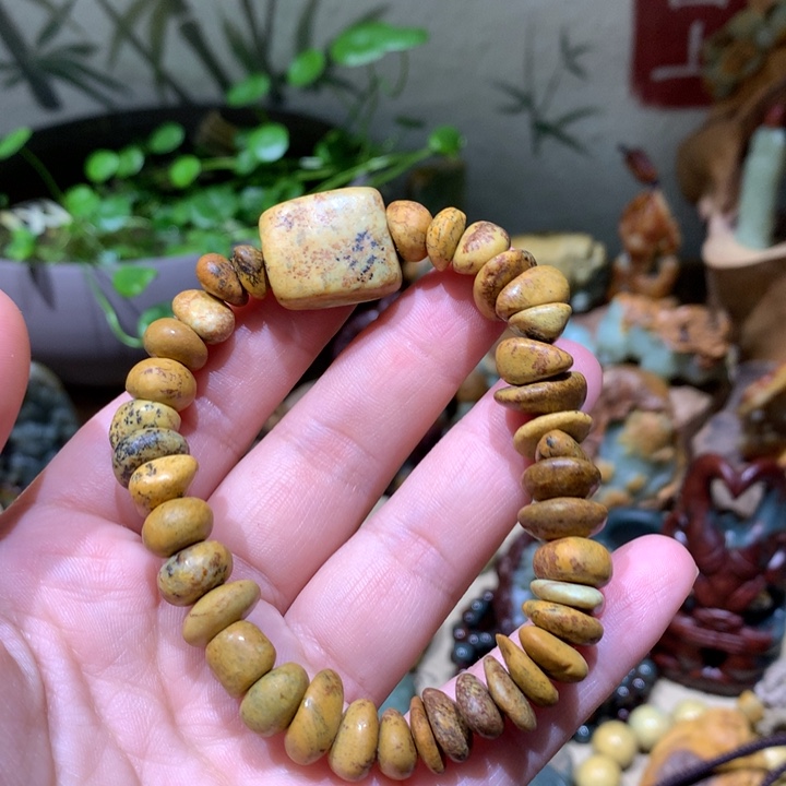 岫岩河磨玉（透闪石质玉）手链未镶嵌