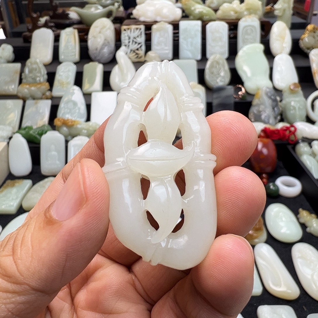 和田玉未镶嵌颈饰