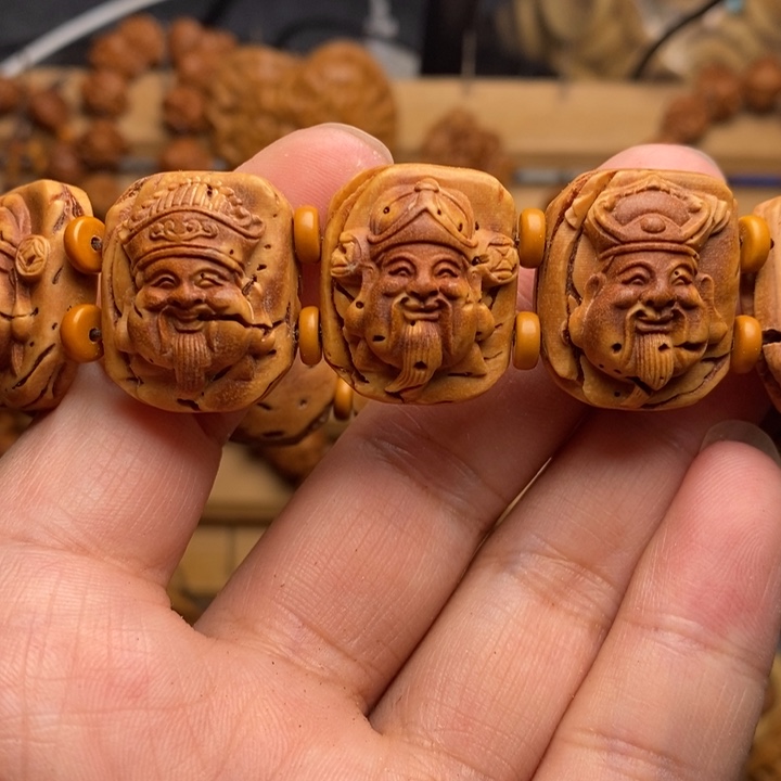 桃核雕刻横财神手牌