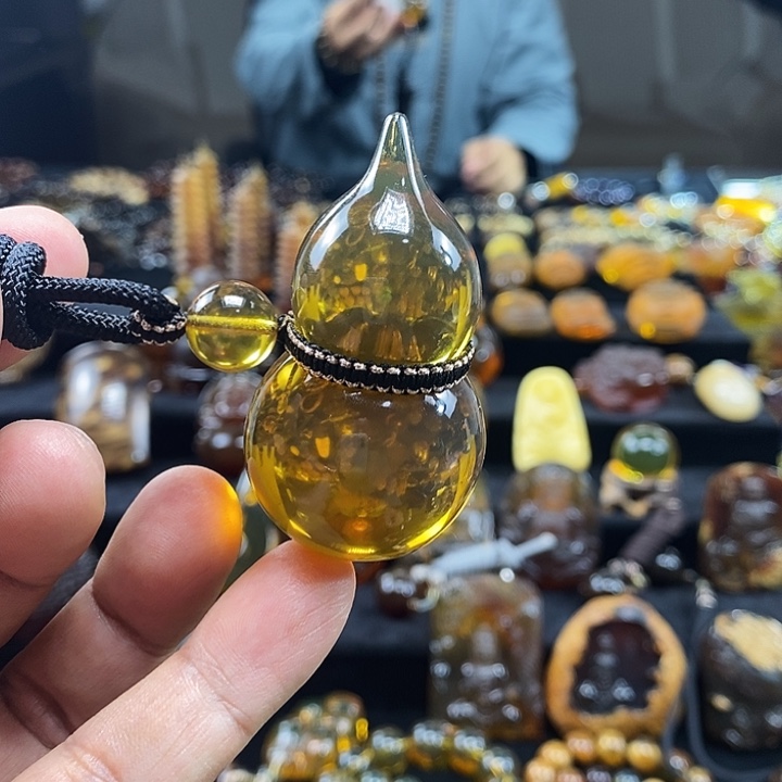 未镶嵌琥珀颈饰一