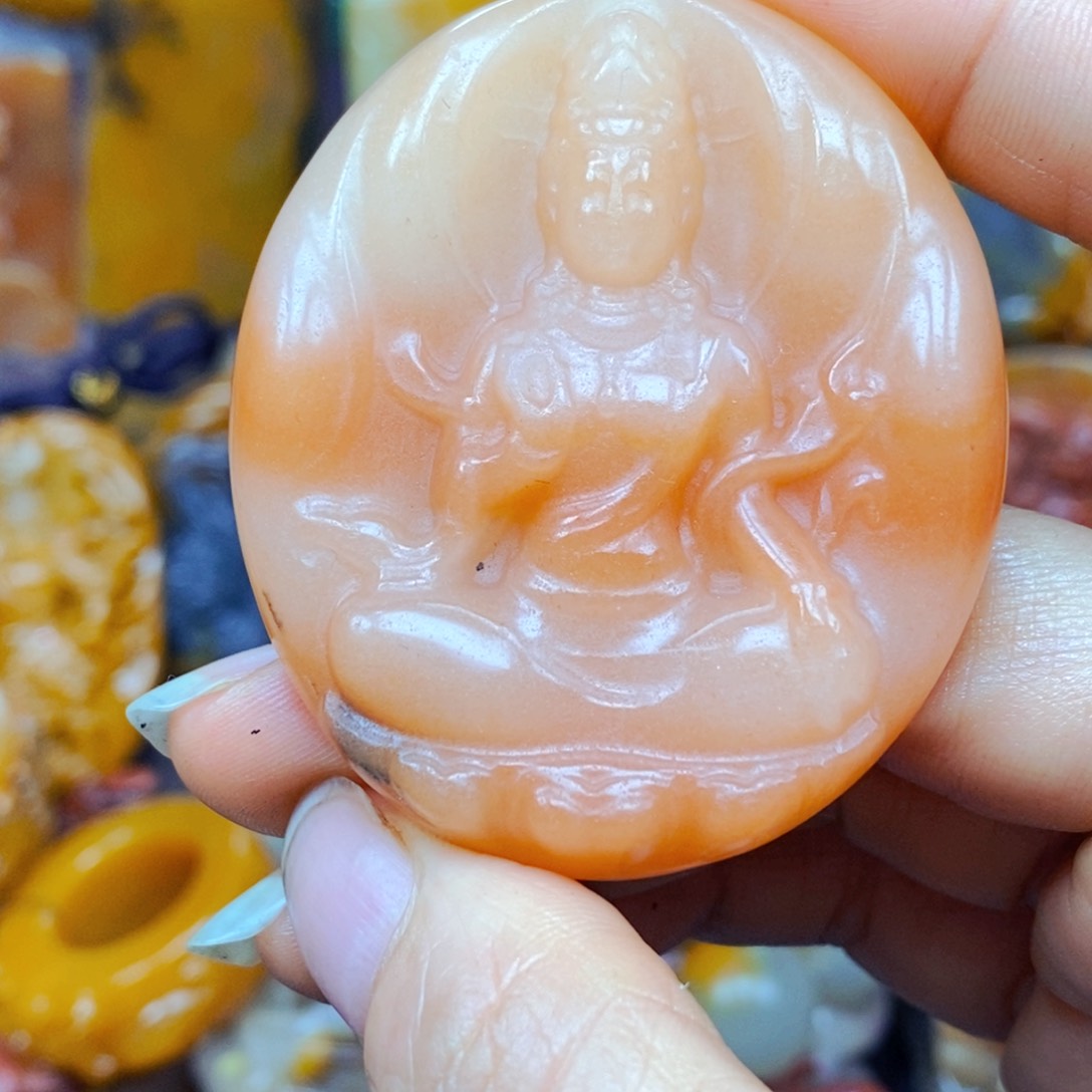 未镶嵌石英质玉（黄龙玉）颈饰