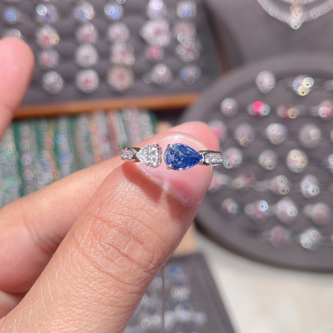 蓝宝石戒指18K金镶嵌1.04ct 无烧