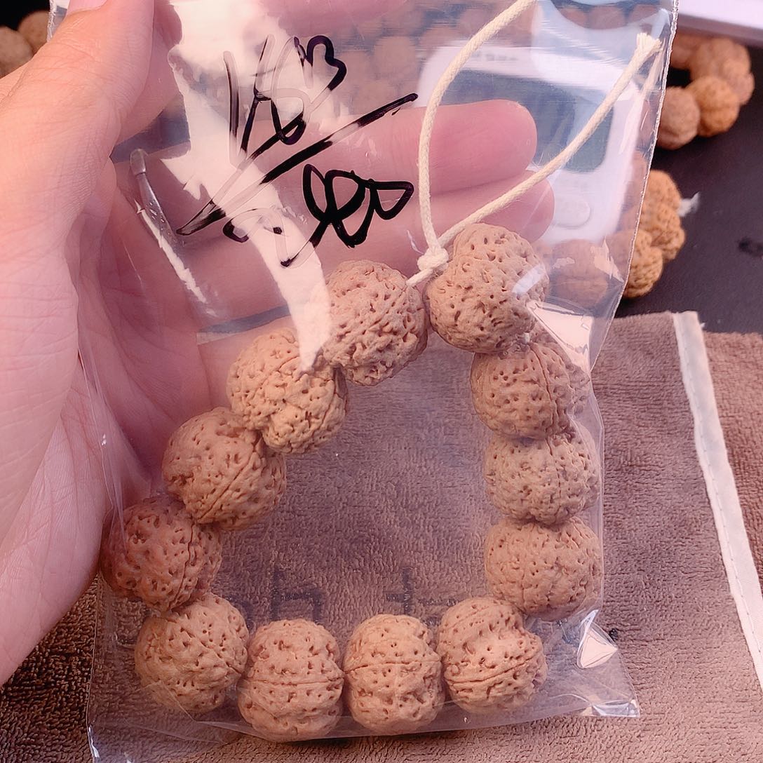 伦***果金刚菩提手串18————-