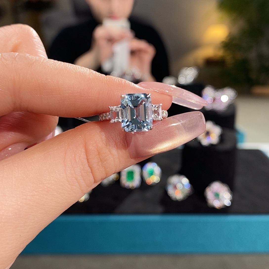戒圈18K金镶嵌海蓝宝石2.9ct