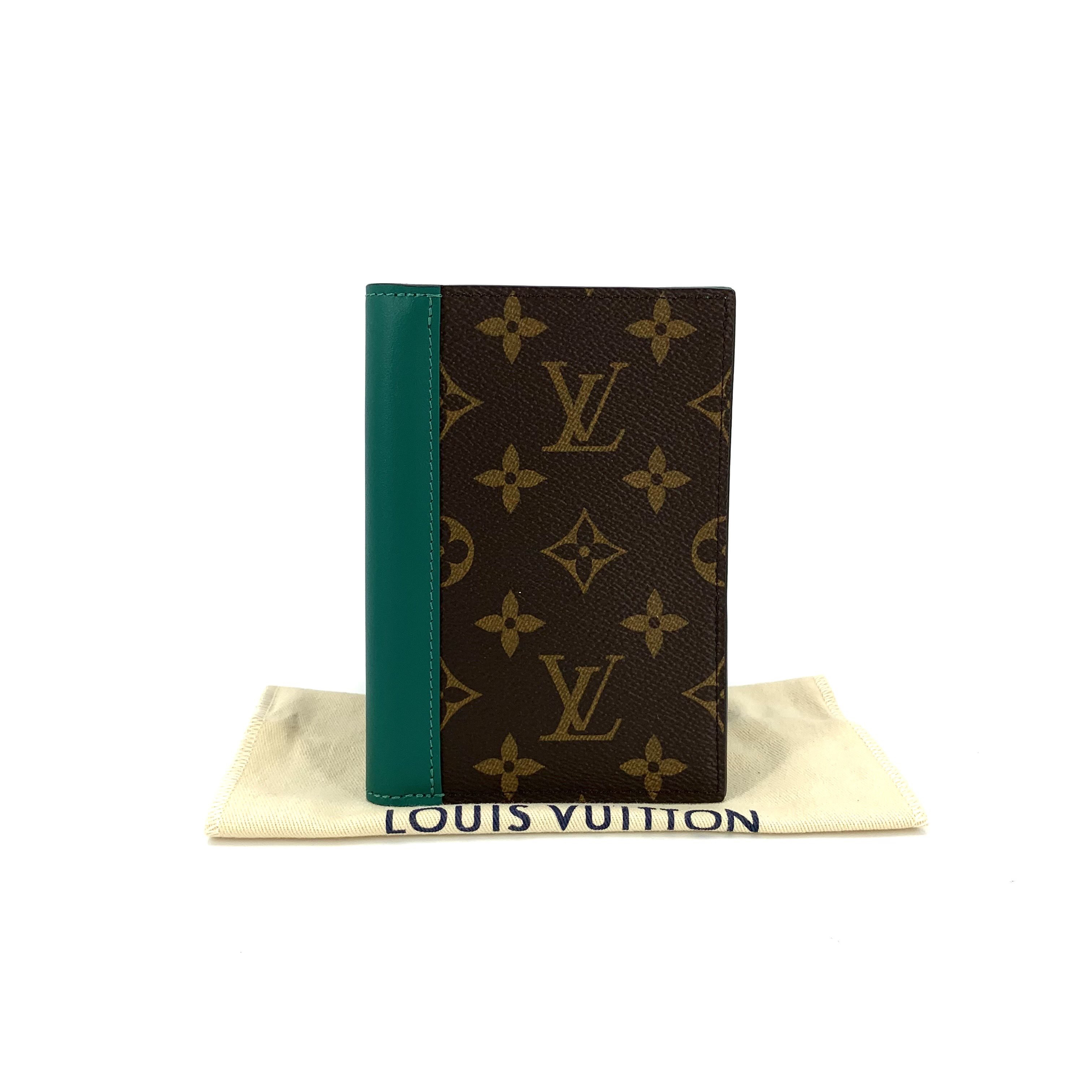 未使用 LouisVuitton/路易威登 经典棕老花拼绿护照夹  尺寸14/10