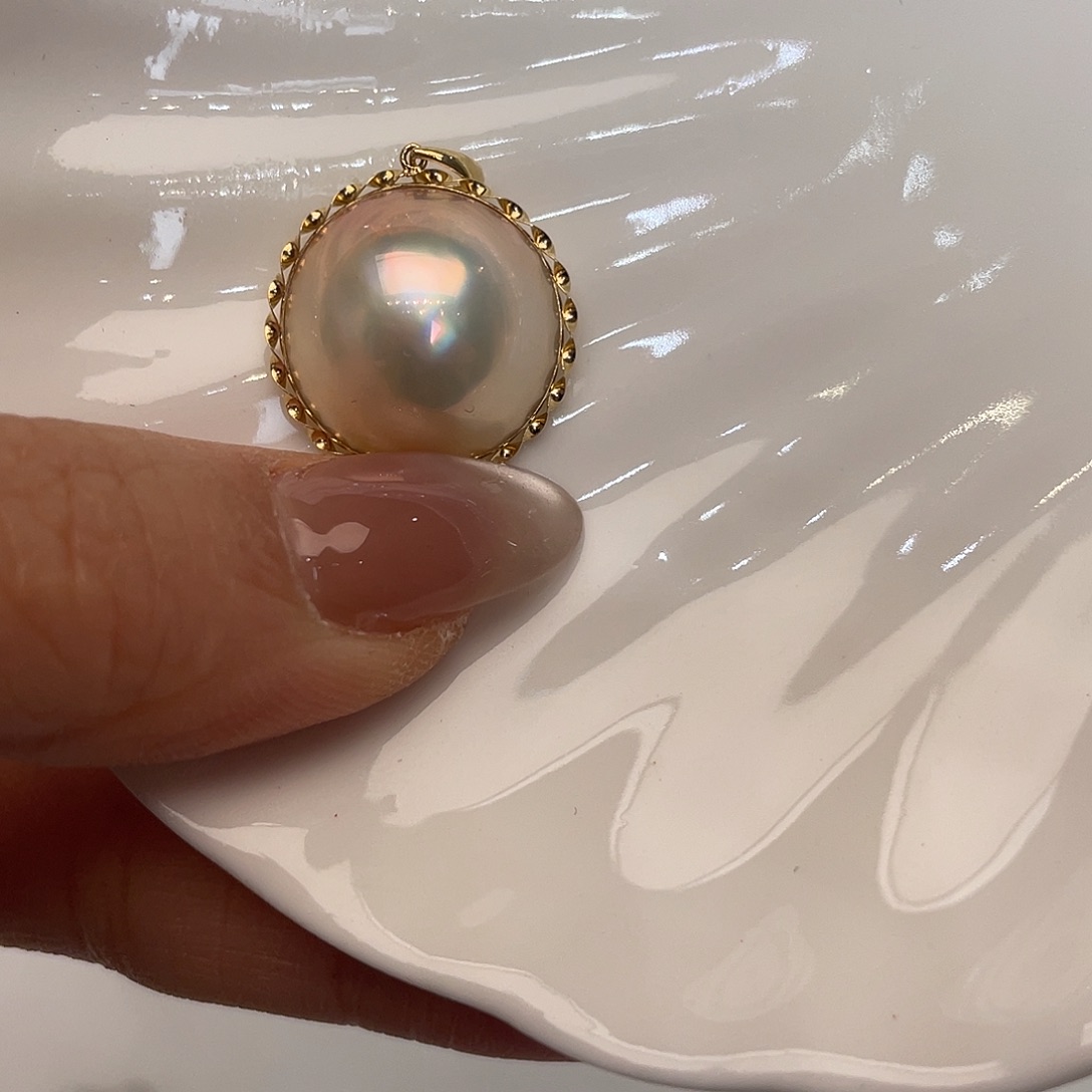 拼合珍珠（马贝珠）18K金镶嵌吊坠(不含链)