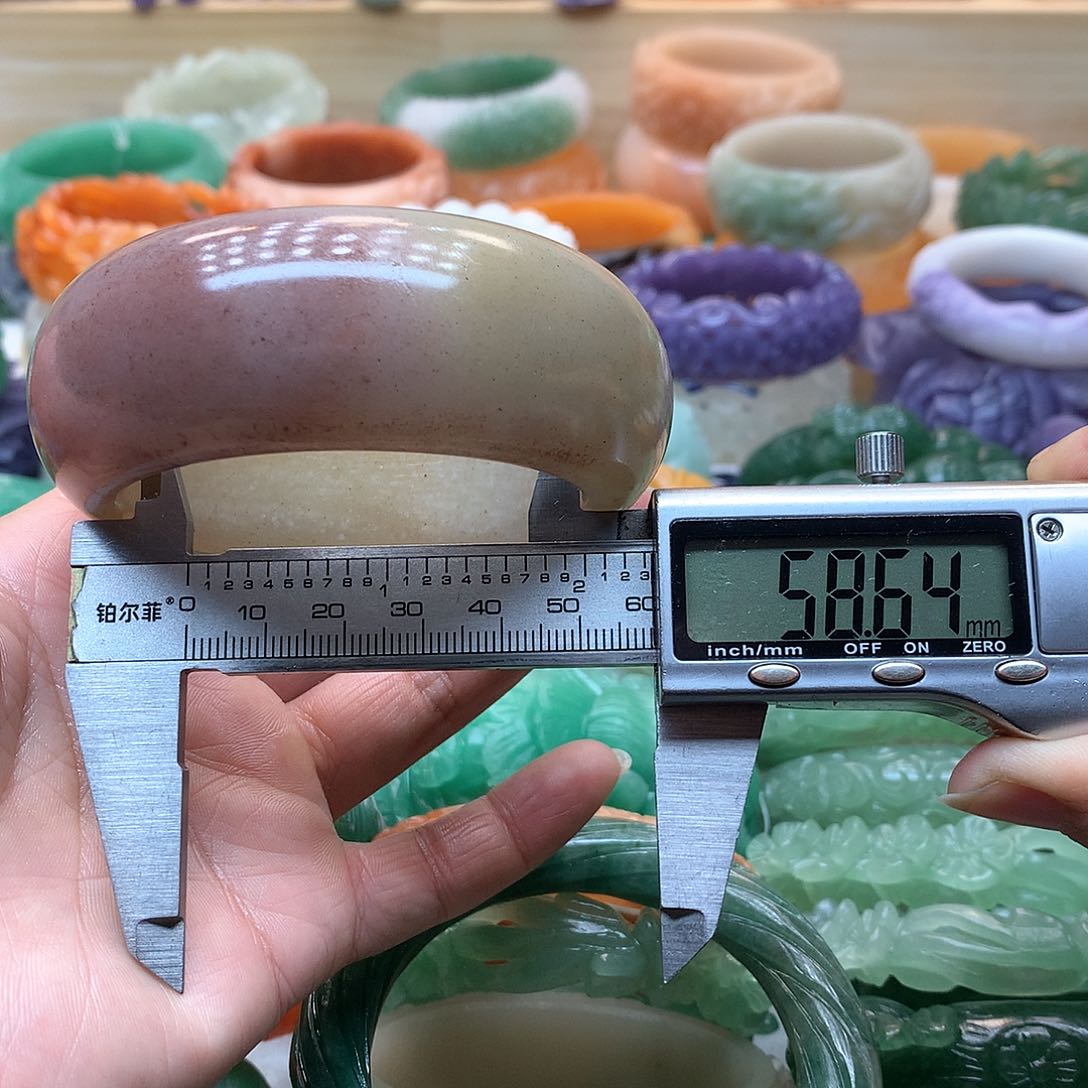 未镶嵌手镯石英质玉